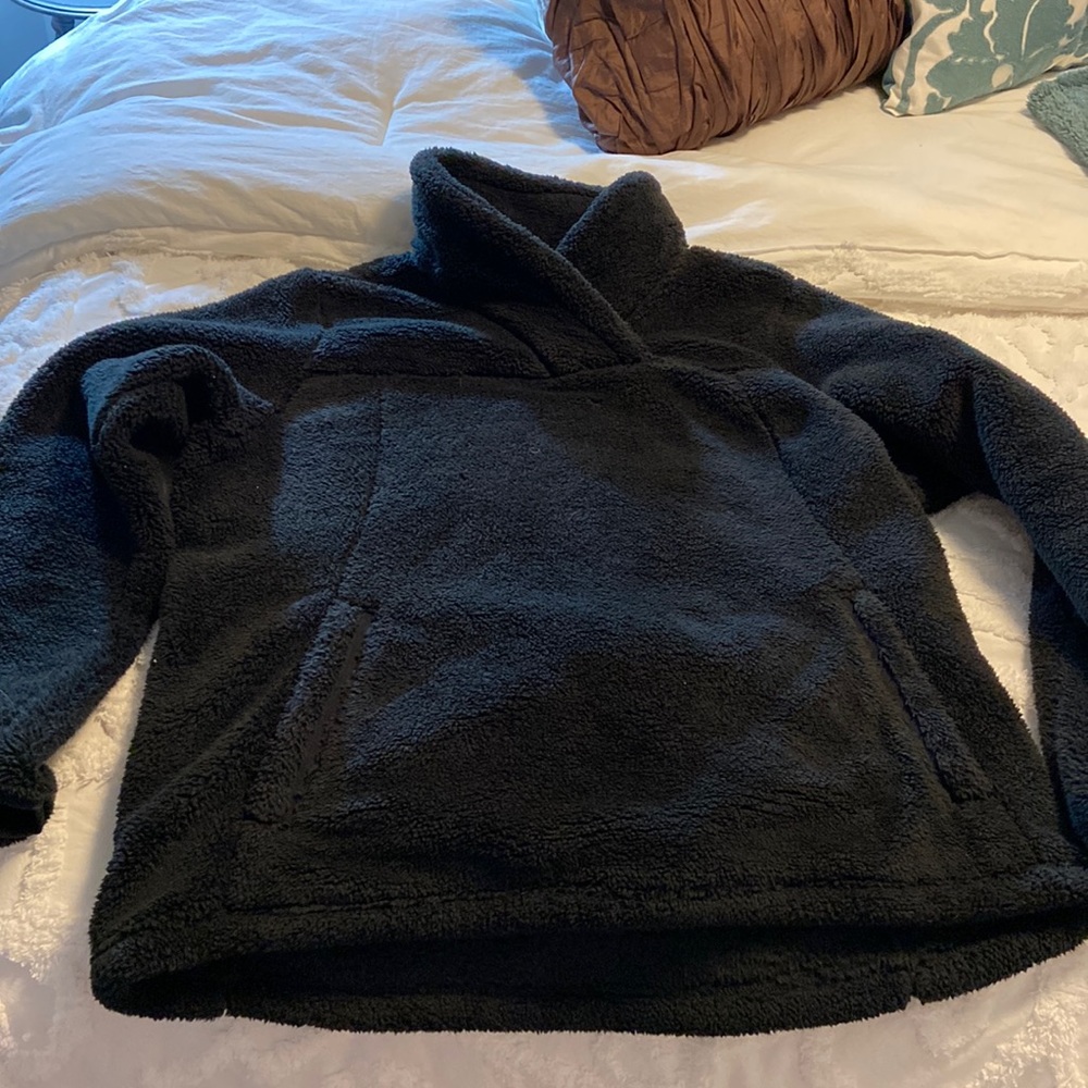 Women’s North Face pullover